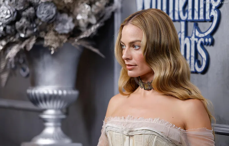 Margot Robbie photo 1 of 2576