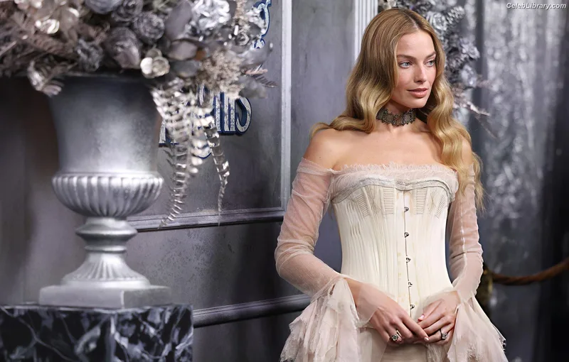 Margot Robbie photo 3 of 2576