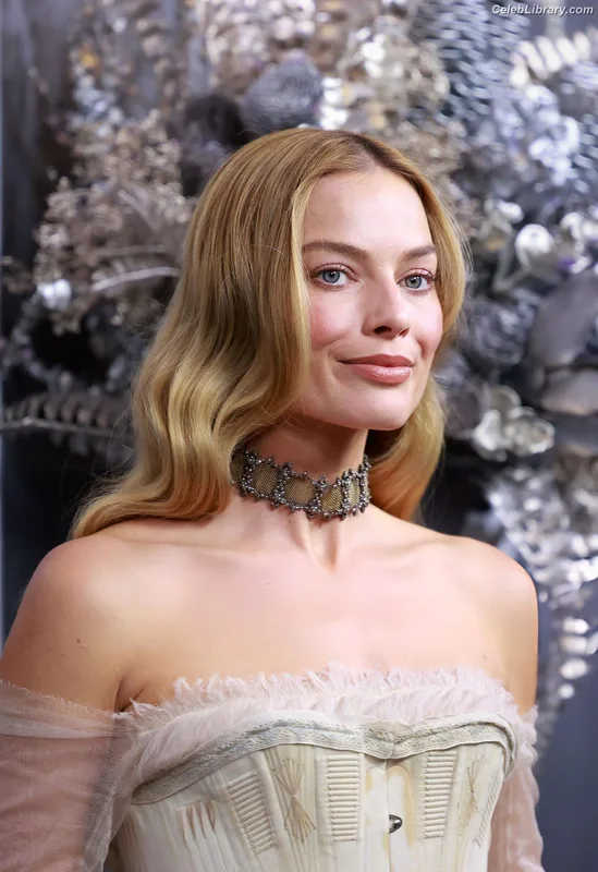 Margot Robbie photo 9 of 2576