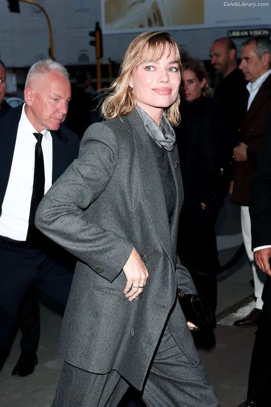 Margot Robbie photo 24 of 2576