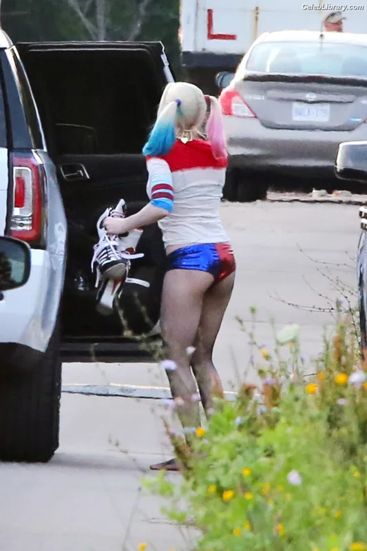 Margot Robbie photo 10 of 2576