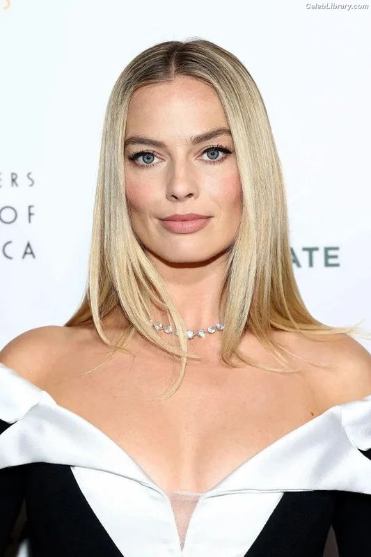 Margot Robbie photo 14 of 2576