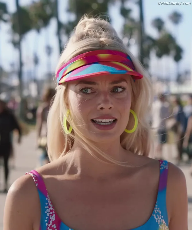 Margot Robbie photo 1 of 2576