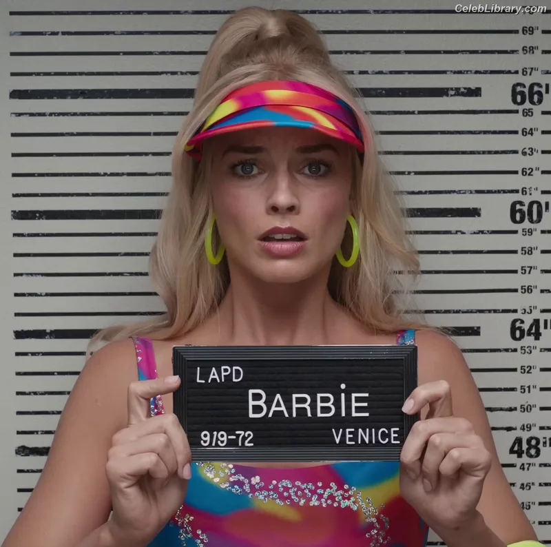 Margot Robbie photo 2 of 2576