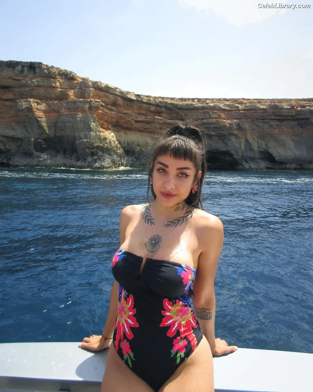 Maria Becerra photo 8 of 195