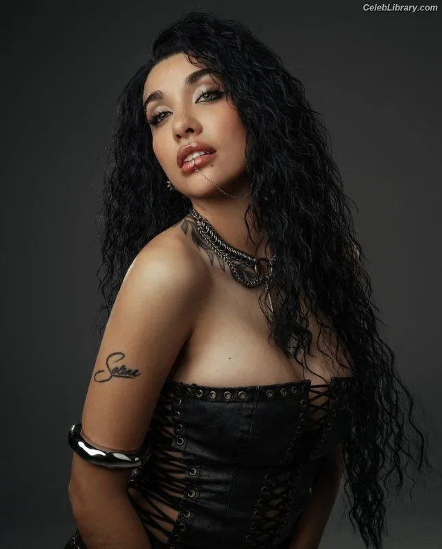 Maria Becerra photo 1 of 195