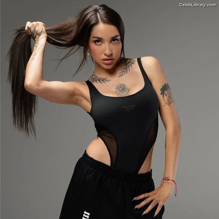 Maria Becerra photo 2 of 195