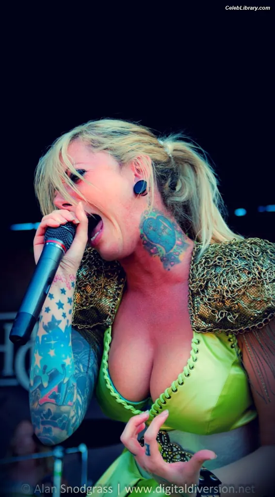 Maria Brink photo 13 of 47