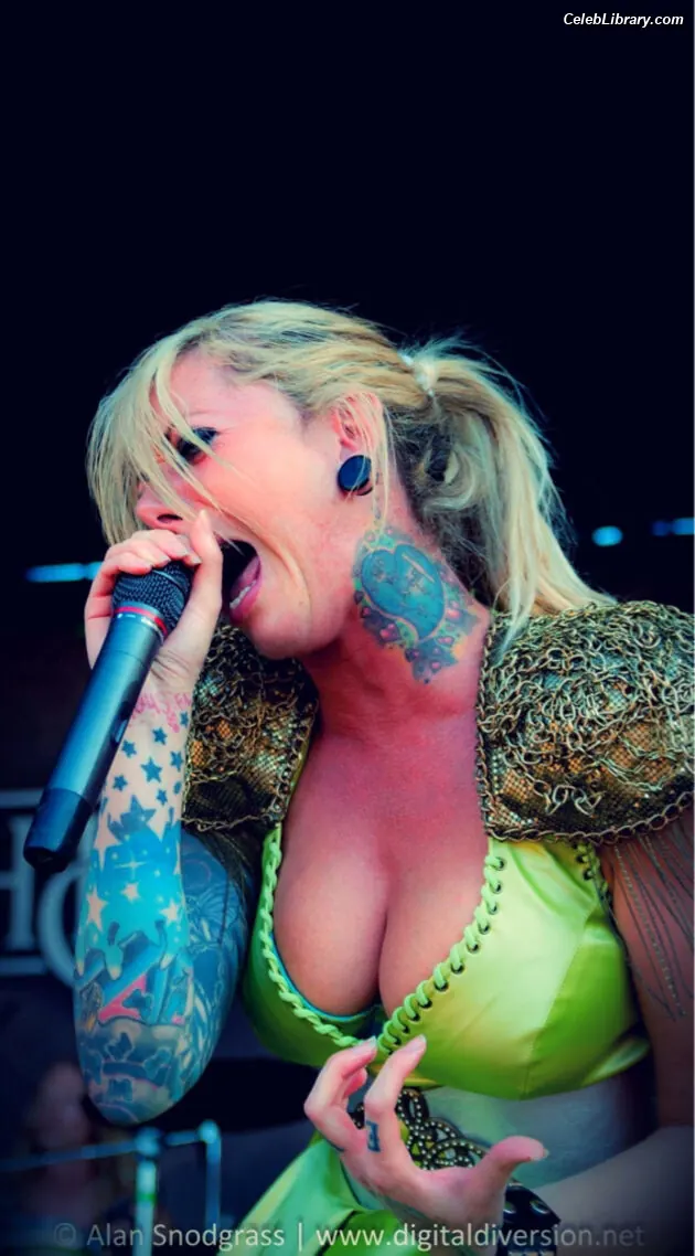 Maria Brink photo 12 of 47