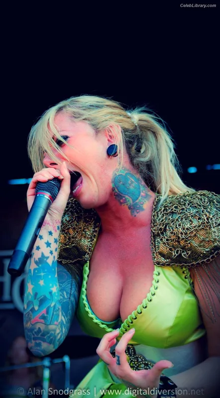 Maria Brink photo 13 of 48