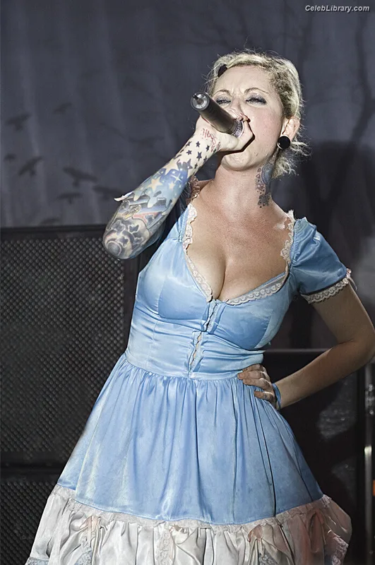 Maria Brink photo 16 of 48