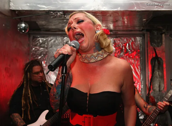 Maria Brink photo 16 of 48