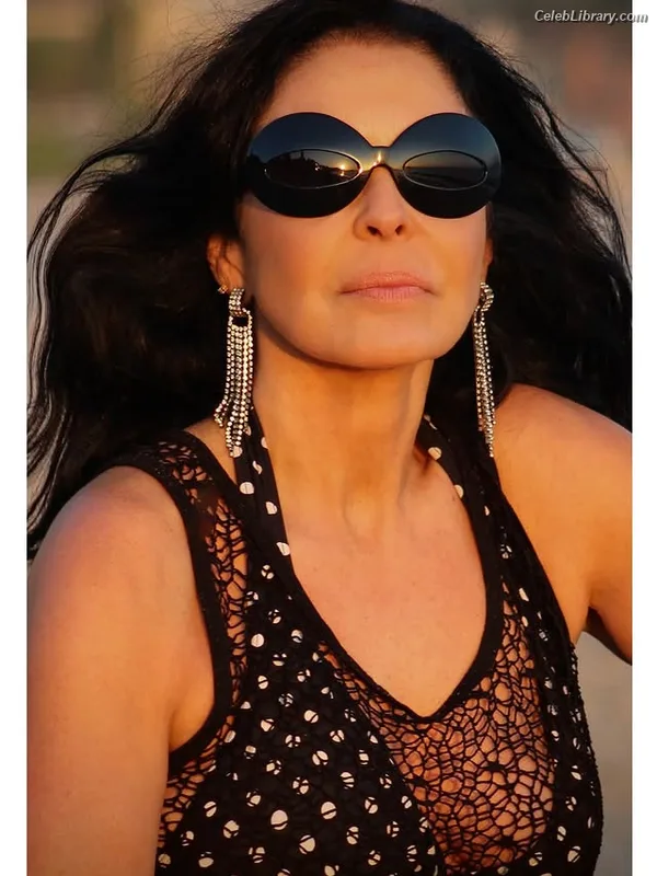 Maria Conchita Alonso photo 14 of 76