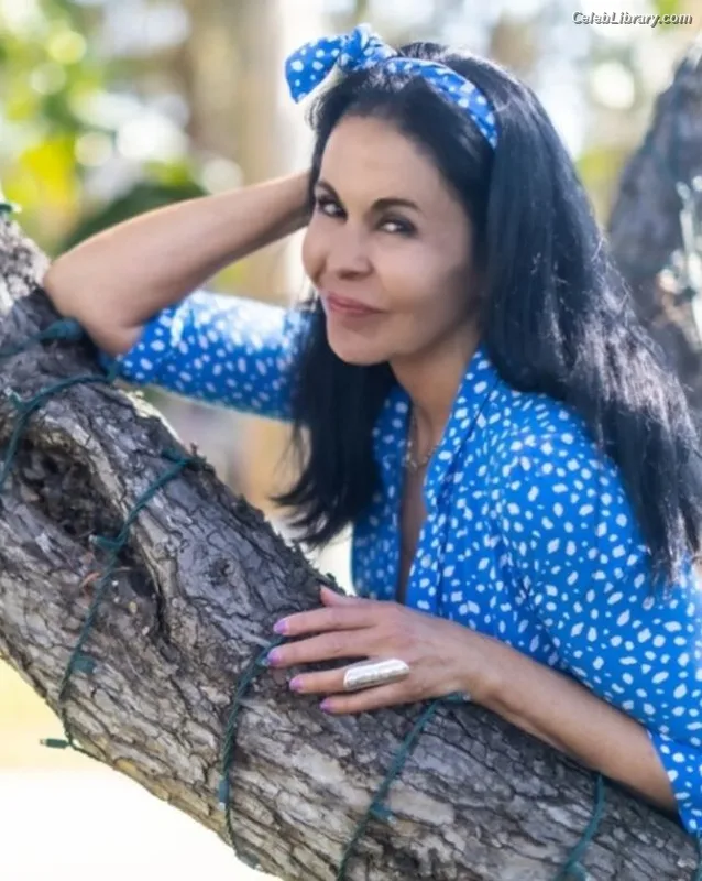 Maria Conchita Alonso photo 22 of 76