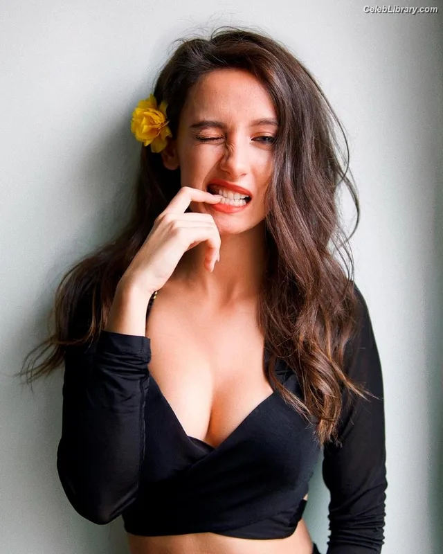 María de Nati photo 17 of 64