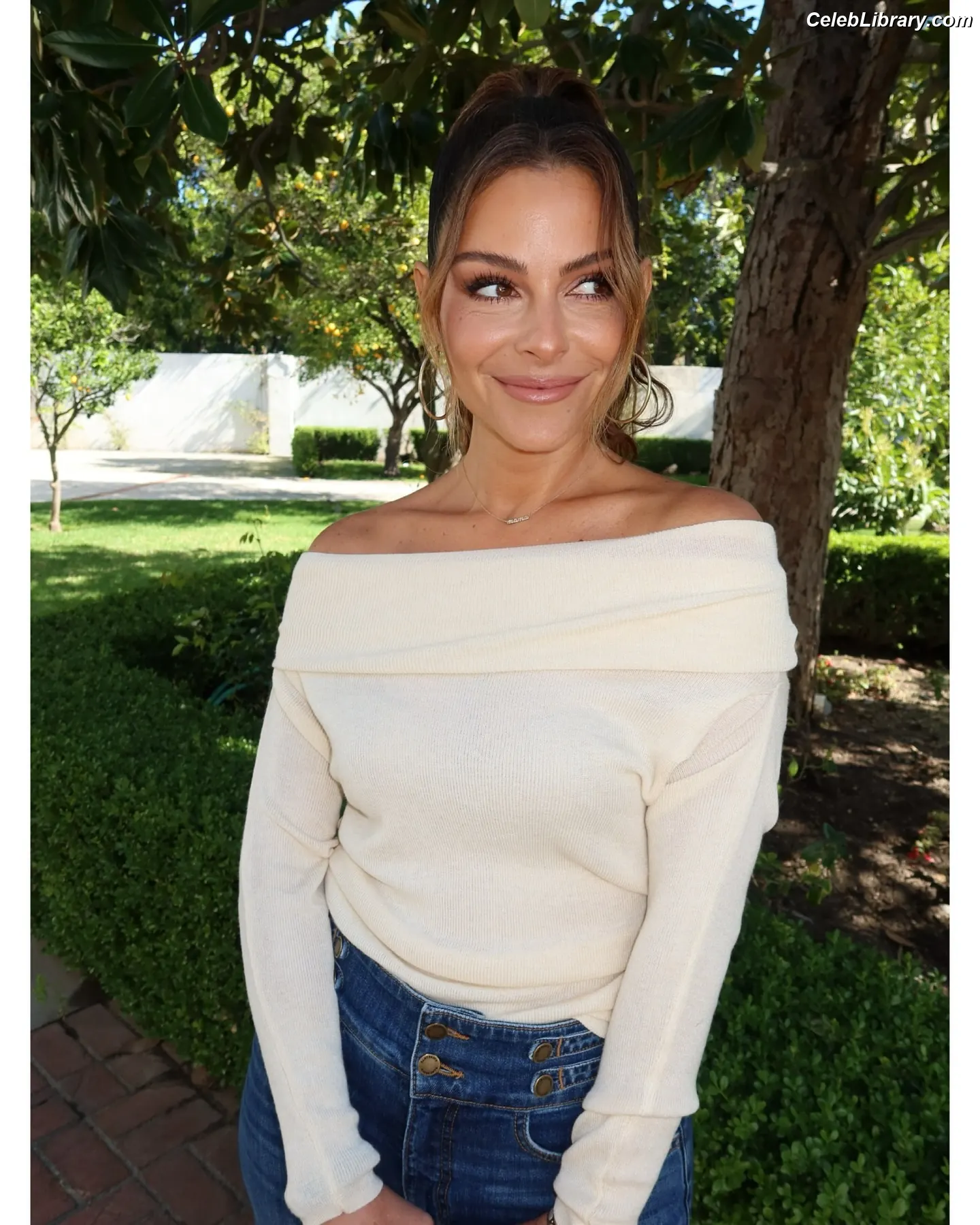 Maria Menounos photo 14 of 319