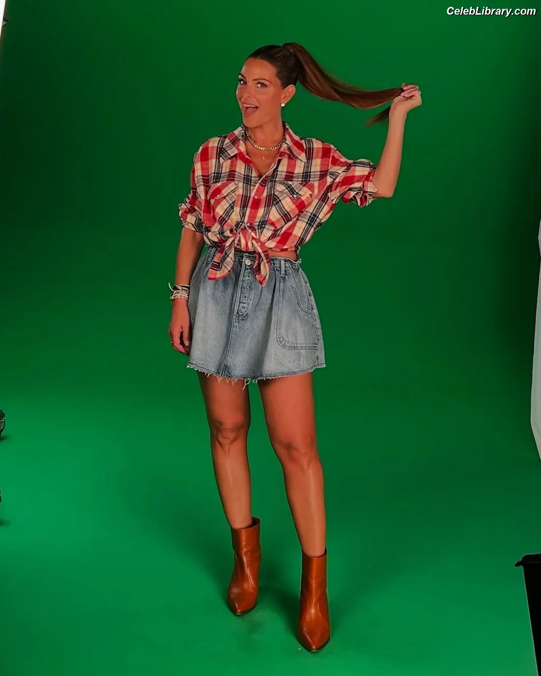 Maria Menounos photo 20 of 319