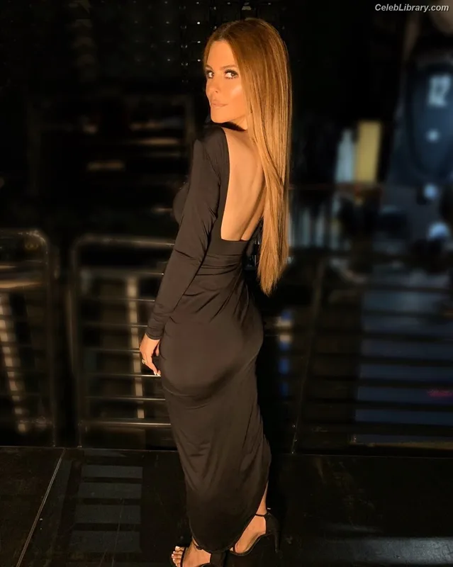 Maria Menounos photo 10 of 320