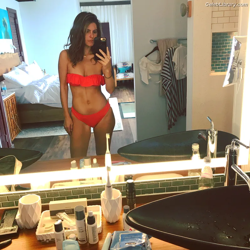 Maria Menounos photo 10 of 320