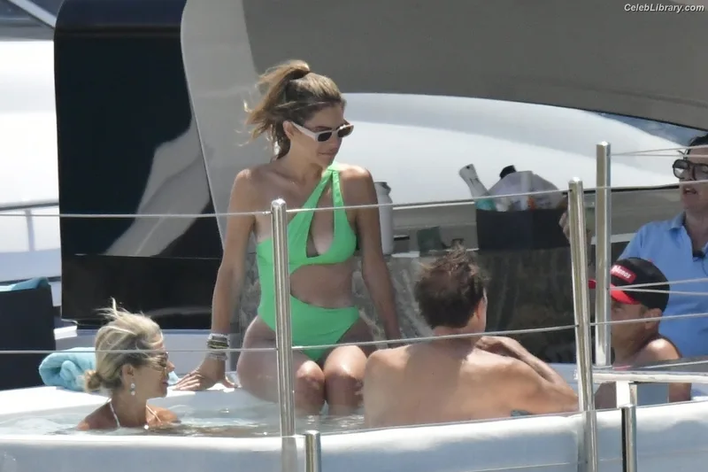 Maria Menounos photo 21 of 320