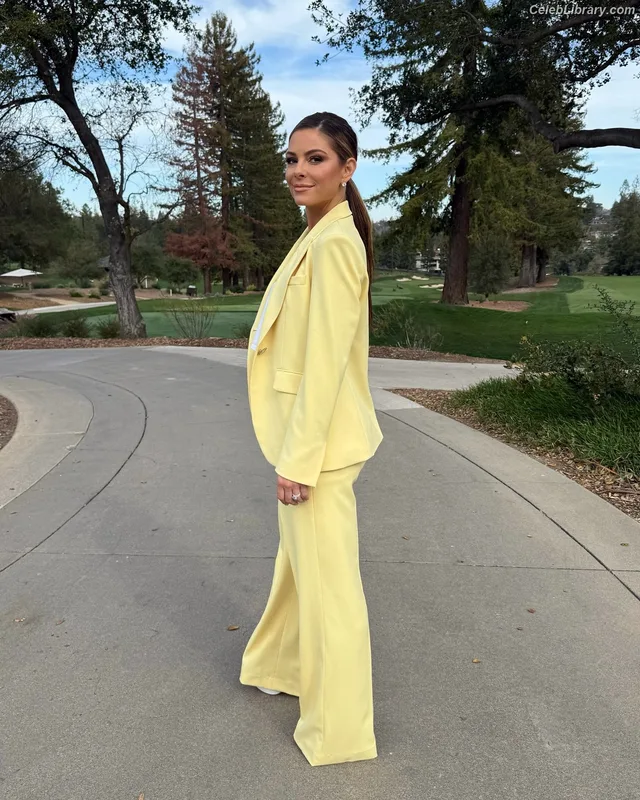 Maria Menounos photo 4 of 320