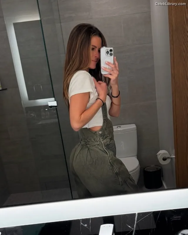 Maria Menounos photo 6 of 320