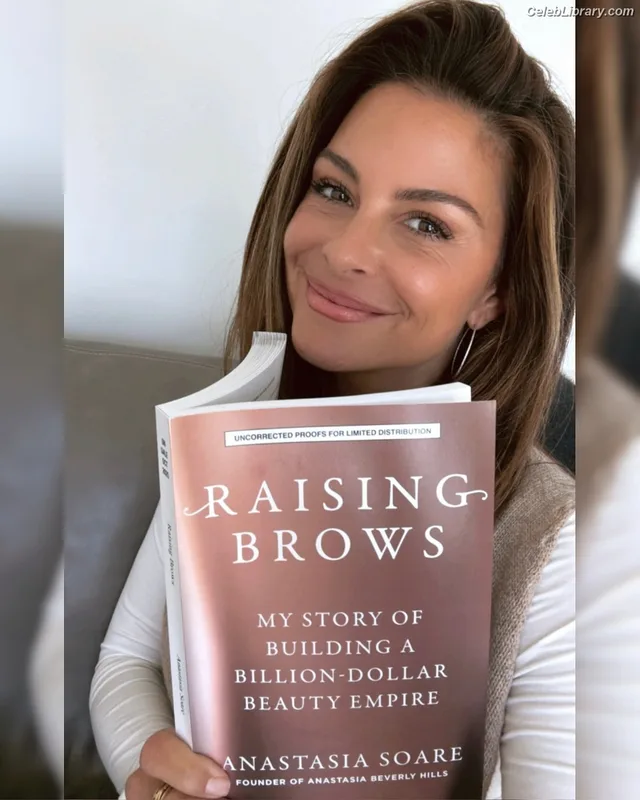 Maria Menounos photo 12 of 320