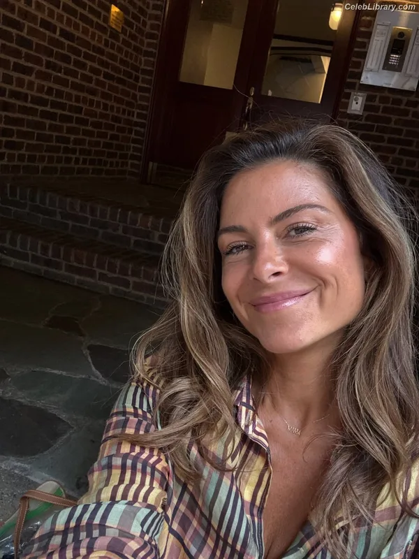 Maria Menounos photo 19 of 320