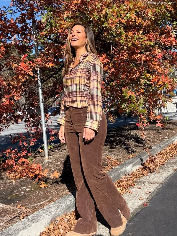 Maria Menounos photo 13 of 320
