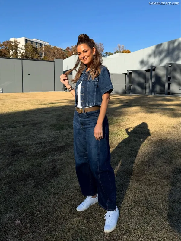 Maria Menounos photo 17 of 320