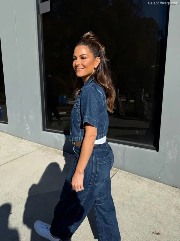 Maria Menounos photo 21 of 320