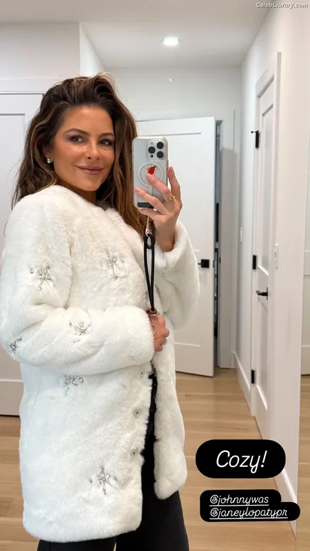 Maria Menounos photo 23 of 320
