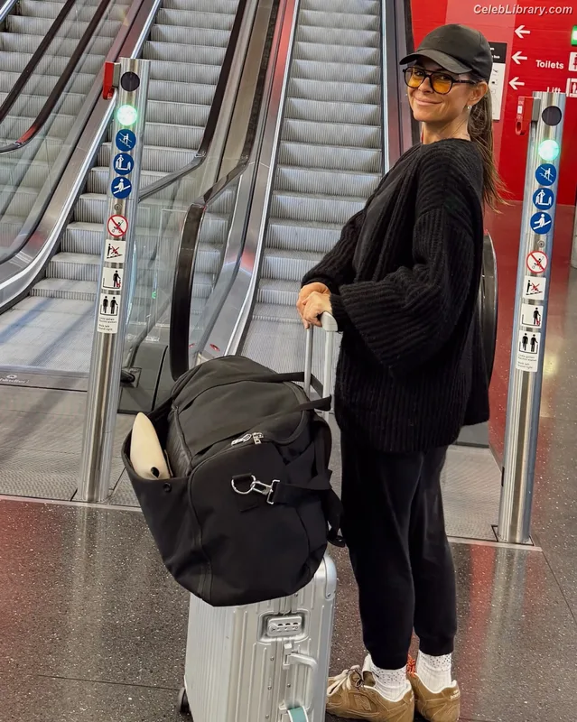 Maria Menounos photo 8 of 320