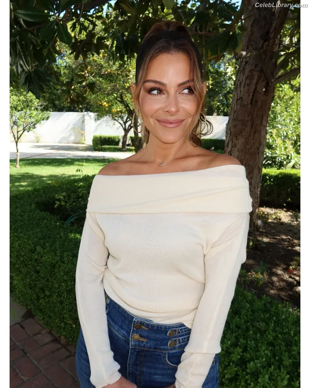 Maria Menounos photo 14 of 320