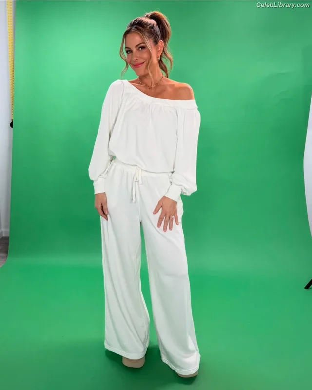 Maria Menounos photo 16 of 320