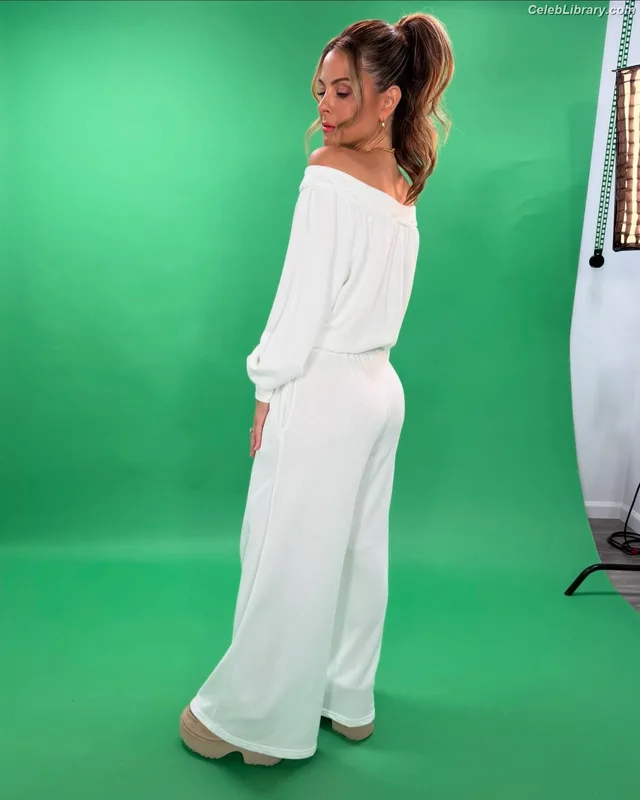 Maria Menounos photo 18 of 320