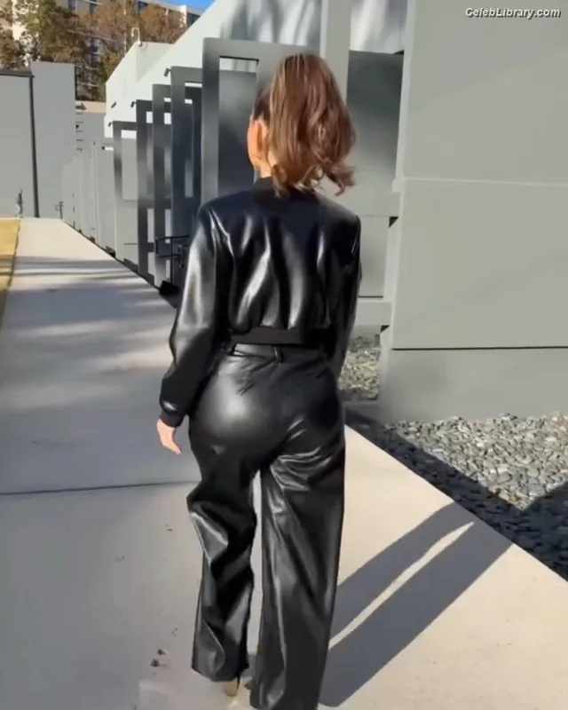 Maria Menounos photo 4 of 320