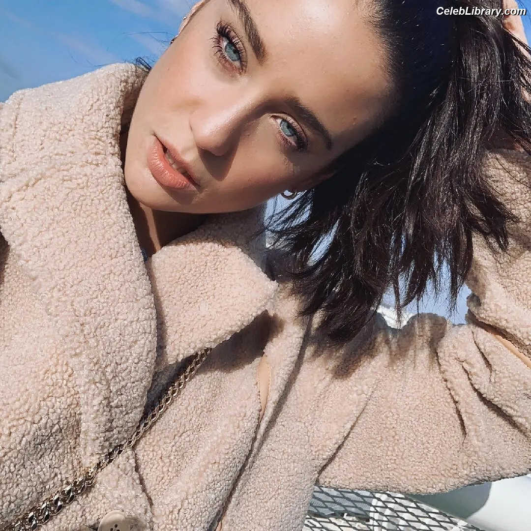 Maria Pedraza photo 8 of 431
