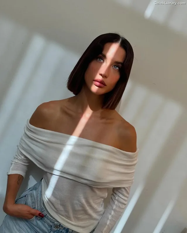 Maria Pedraza photo 4 of 432