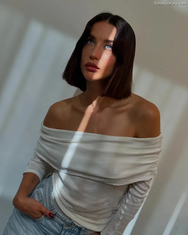 Maria Pedraza photo 5 of 432