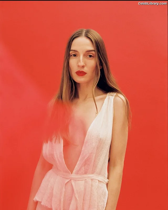 Maria Valvarde photo 3 of 3