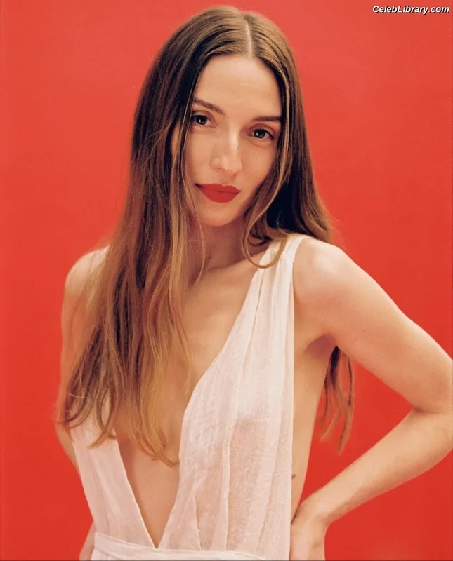 Maria Valvarde photo 2 of 3