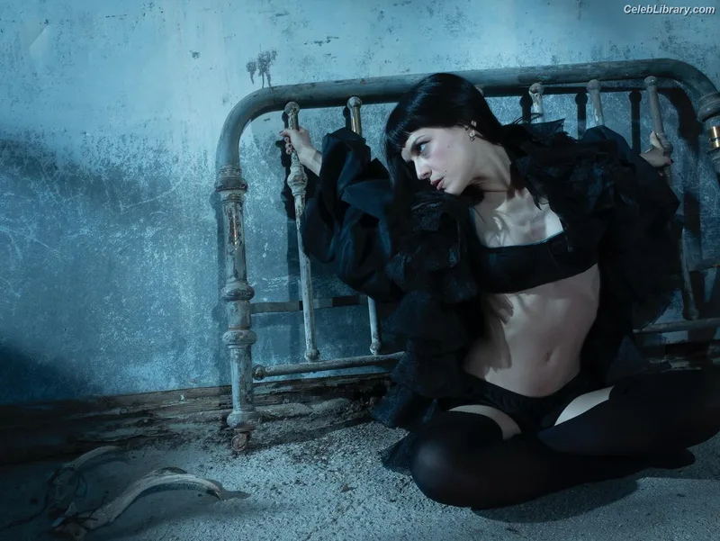 Maria Zardoya photo 12 of 347