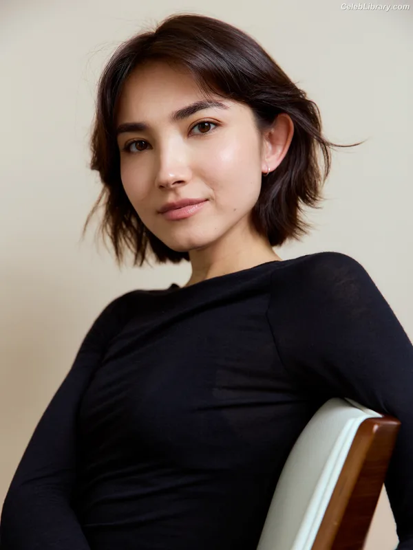 Maria Zhang photo 1 of 282