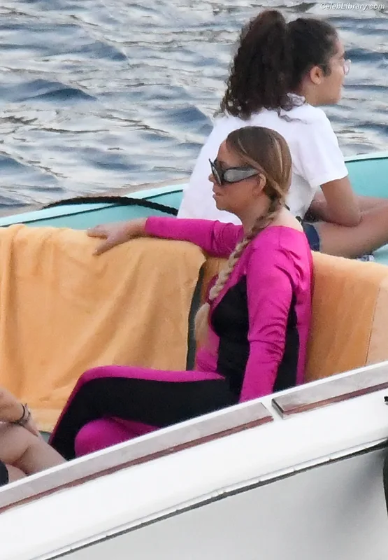 Mariah Carey photo 1 of 401
