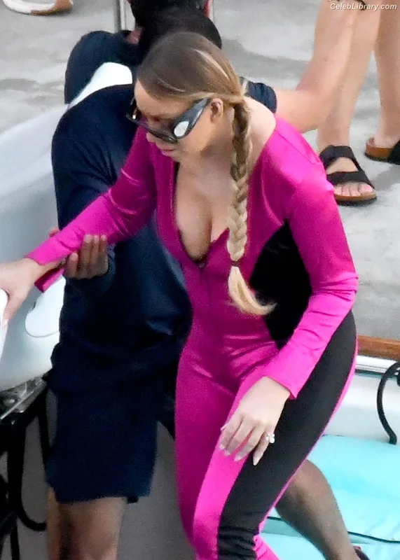 Mariah Carey photo 3 of 401