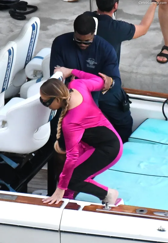 Mariah Carey photo 10 of 401