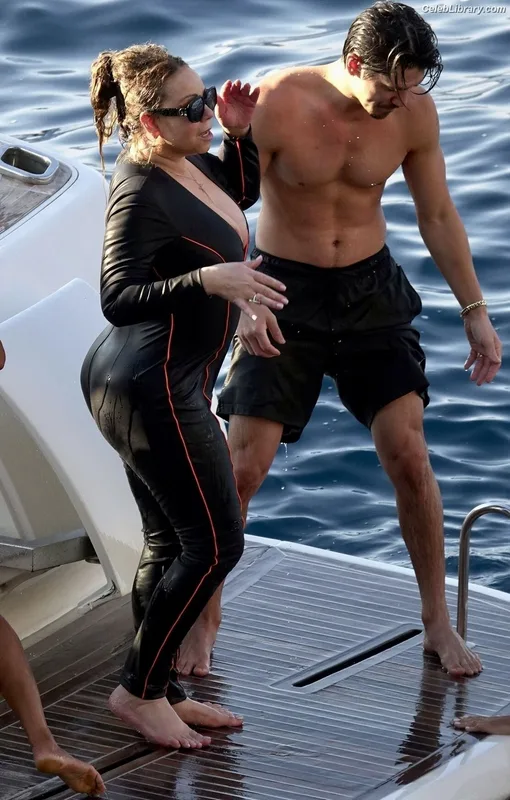 Mariah Carey photo 2 of 401