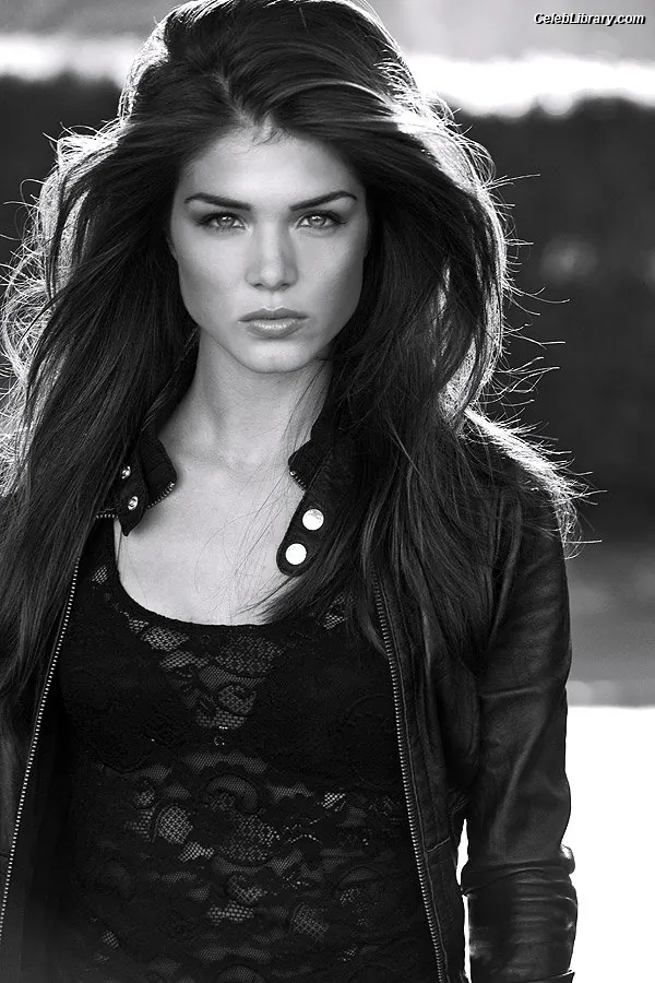 Marie Avgeropoulos photo 8 of 57