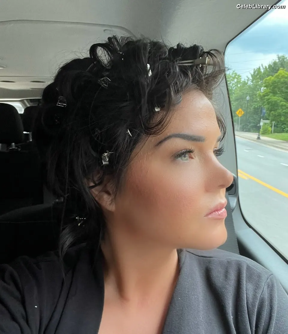 Marie Avgeropoulos photo 24 of 57